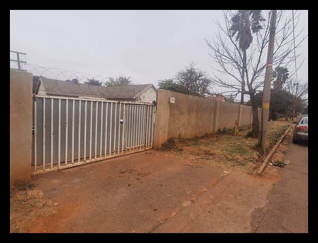 3 BEDROOM HOUSE FOR SALE IN RHODESFIELD